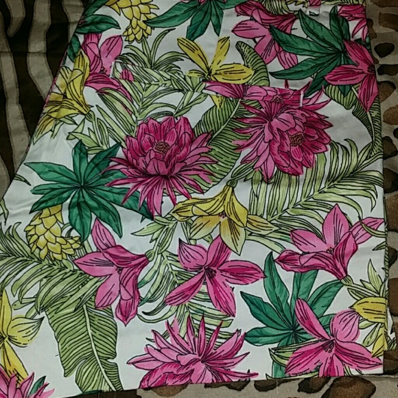 Shorts - Picture 3 of 3